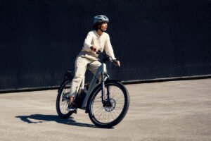 Riese & Müller Homage5 GT Pinion HS The 2025 Riese & Müller Homage5 GT Pinion HS electric bike in Dark Blue, featuring the revolutionary Pinion MGU (Motor Gearbox Unit), full suspension, Gates Carbon Belt Drive, 800Wh battery, and GX off-road package for high-speed European commuting and trekking.